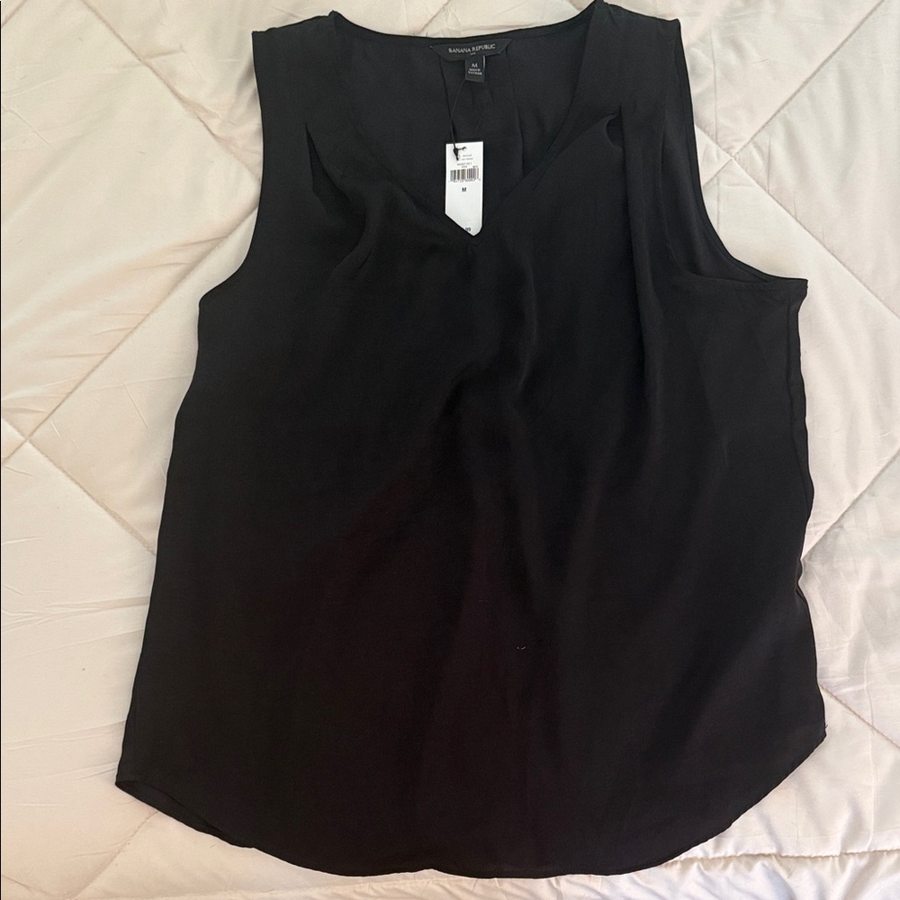 Banana Republic Black V Neck Sleeveless Blouse - Picture 2 of 3
